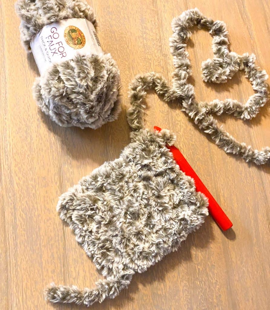 You can crochet this last minute Christmas gift done in no time! Using only 1 skein of Lion Brand Go For Thick & Quick and a Speed Hook. Great gift or for craft fairs!