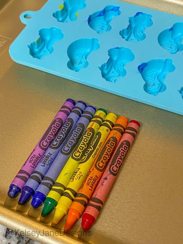 Making crayons is a great and easy activity to do with kids. If you have a toddler then you more than likely have a ton of broken crayons around. Take those crayons and reinvent them into an endless number of fun shapes using silicone molds. 