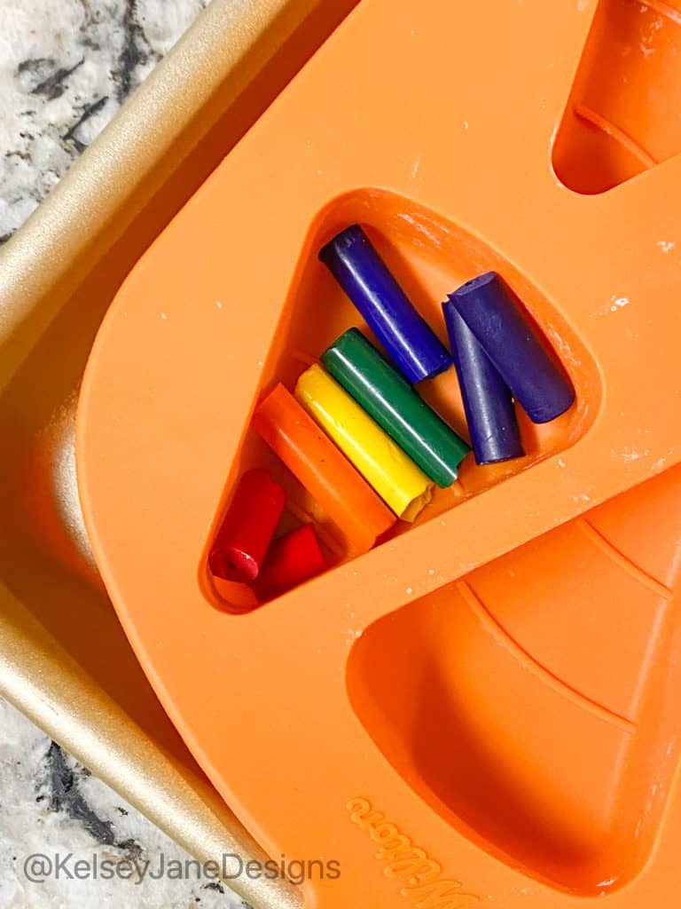 Making crayons is a great and easy activity to do with kids. If you have a toddler then you more than likely have a ton of broken crayons around. Take those crayons and reinvent them into an endless number of fun shapes using silicone molds. 