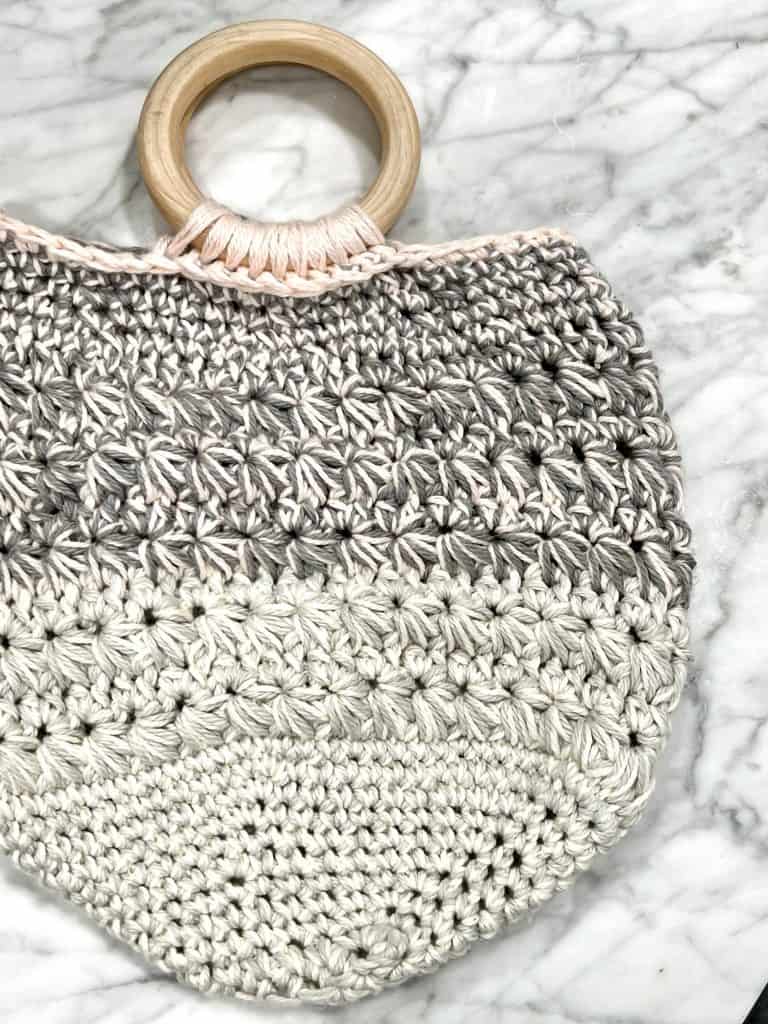 How to crochet a custom bag in any size featuring the star stitch. Beginner friendly, using any yarn. Full video tutorial included. 