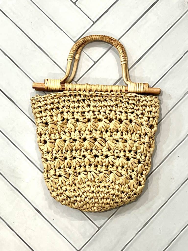 How to crochet a custom bag in any size featuring the star stitch. Beginner friendly, using any yarn. Full video tutorial included. 