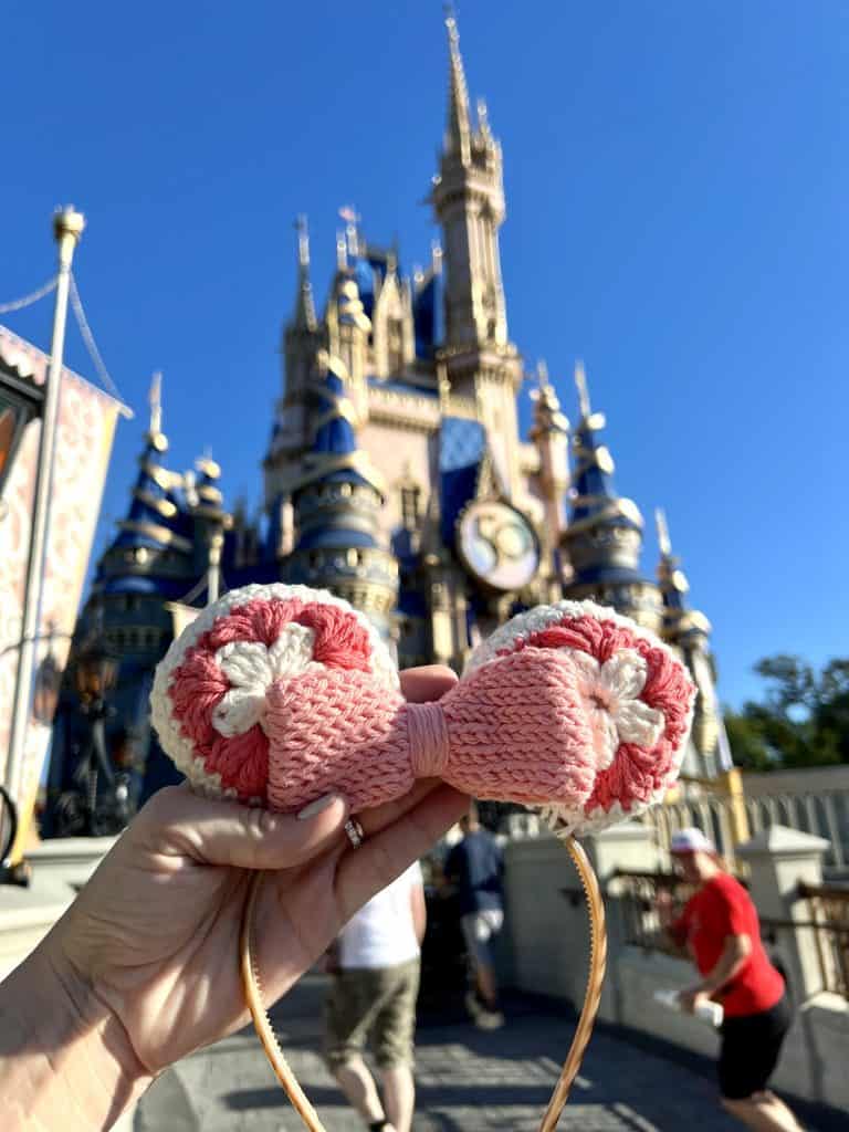 How to Crochet Mouse Ears Headband. Included instructions for baby through adult sizes. Perfect for Mommy and Me photos. 